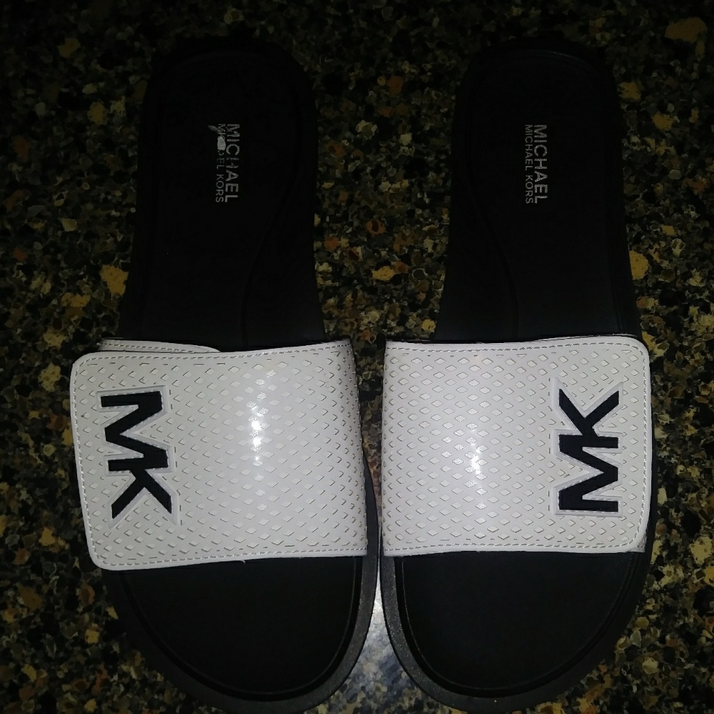 BRAND NEW 💋 black & white Michael Kors slides